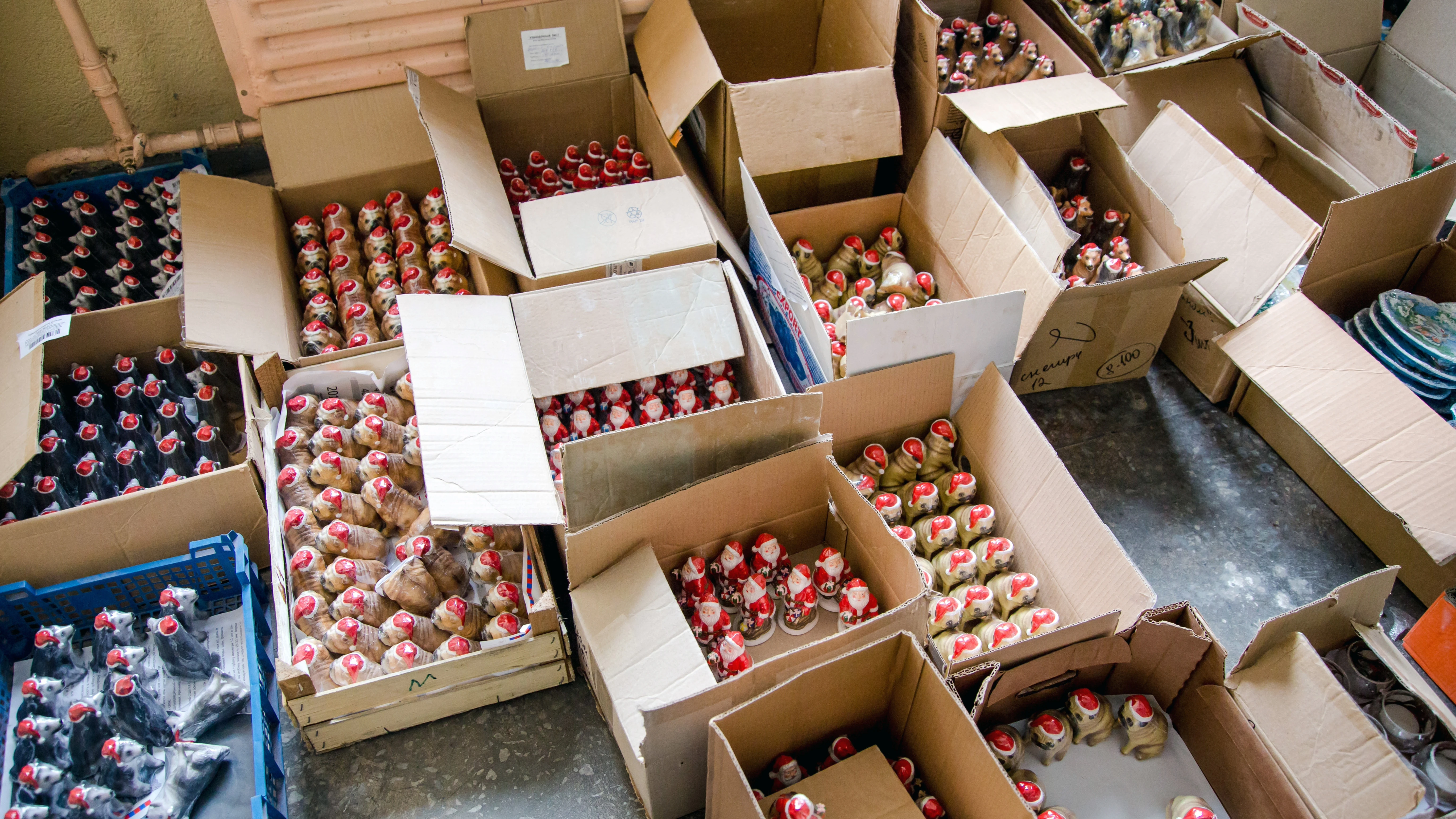 packaging process for the customization vinyl toys of our clients