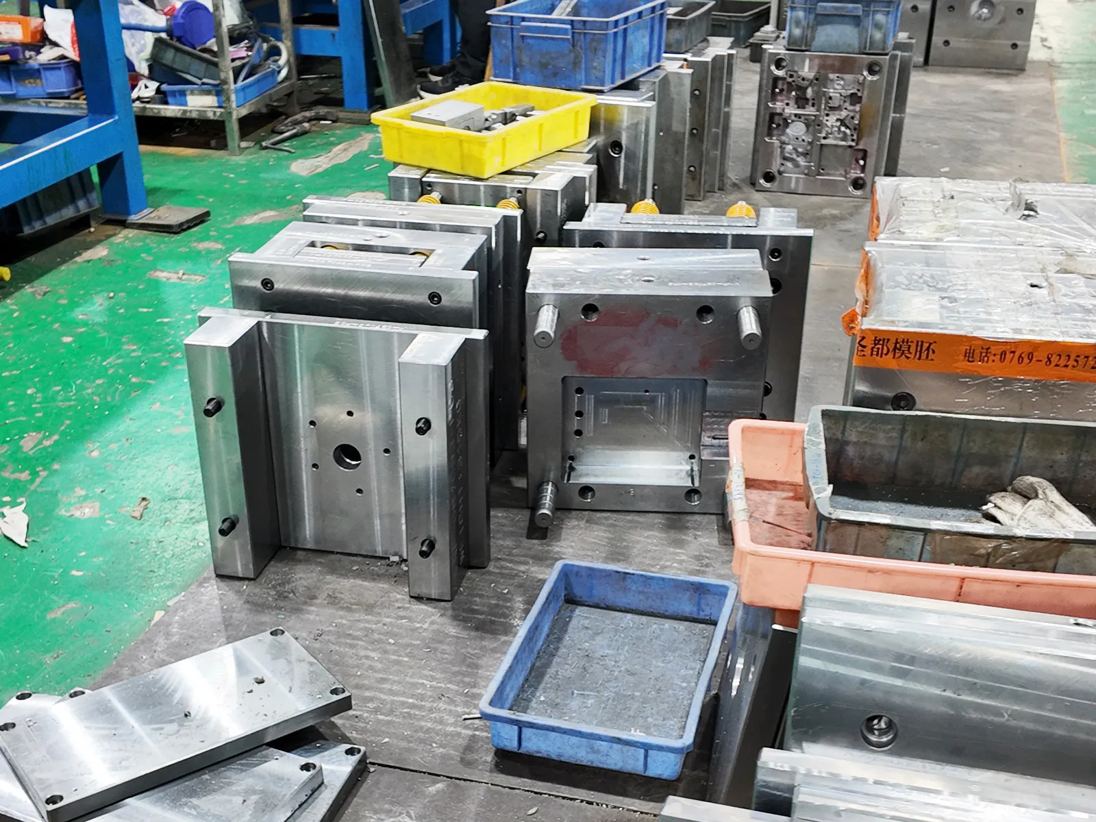 PVC injection molding machine waiting for adjustment before trial molding