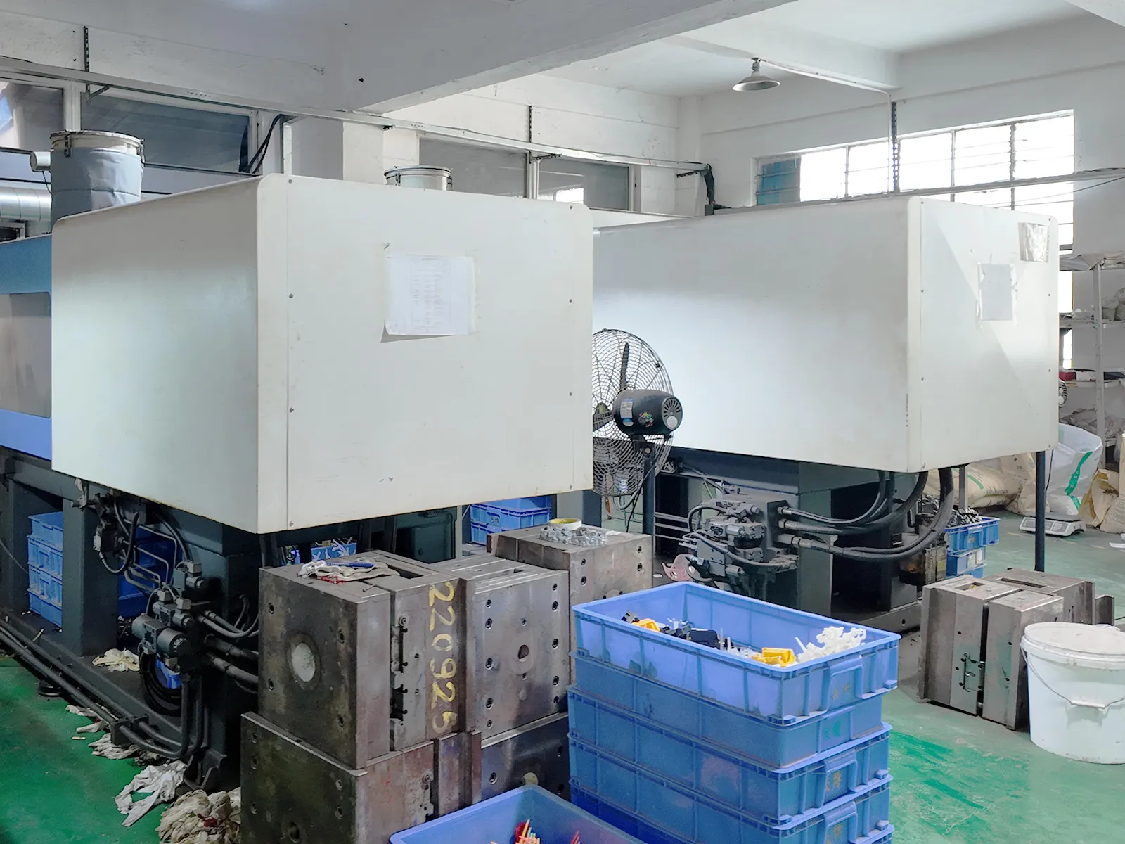 The injection molding machine is in operation for vinyl toy production