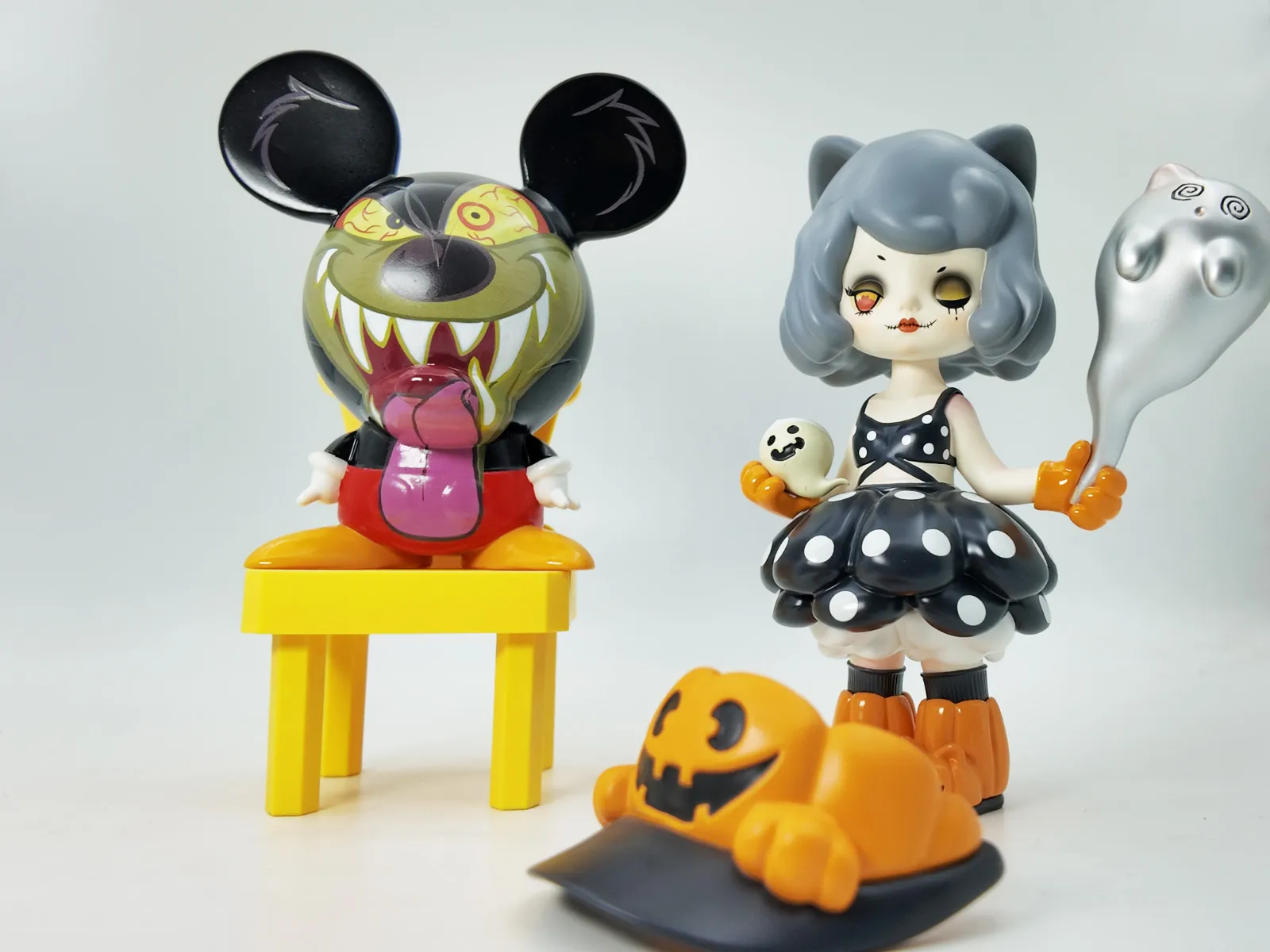 Patterns printed by pad printing machines on toys are more uniform and standard.