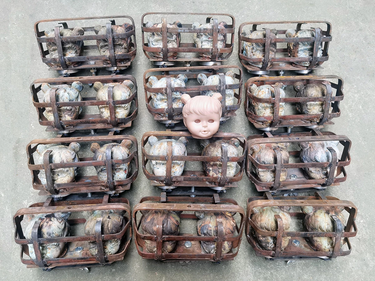 The vinyl doll head molds: 24 molds can work simultaneously to enable rapid production and launch.